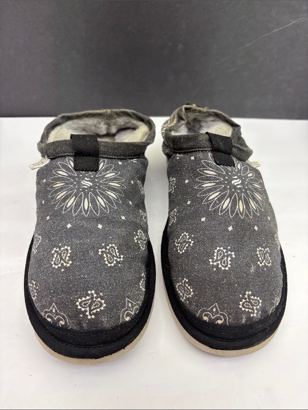 UGG Women’s Grey Patterned Slip-On Slippers, sz 10